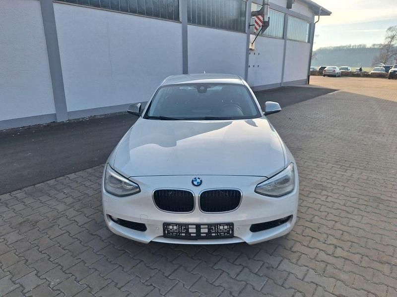 Weiß Gebraucht 2013 BMW 116 Sport Line Kleinwagen | 5.099 € (Fairer Preis) - Bild 1/4