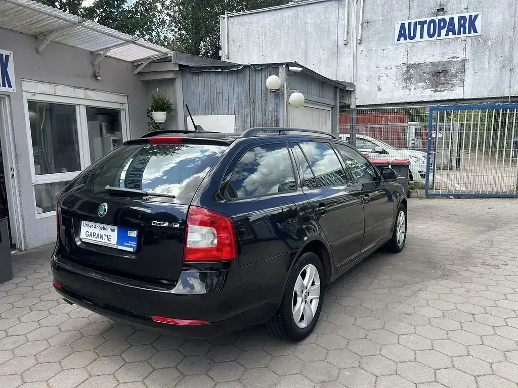 Gebraucht Skoda Octavia Elegance 105 PS (77 kW) 2012 Schwarz Limousine