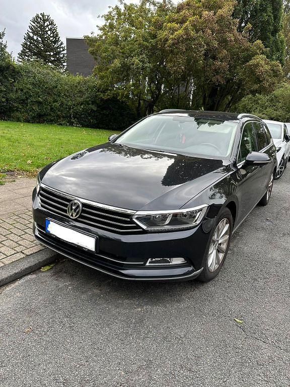 Schwarz Gebraucht 2015 VW Passat Highline Kombi | 11.995 € (Guter Preis) - Bild 1/4