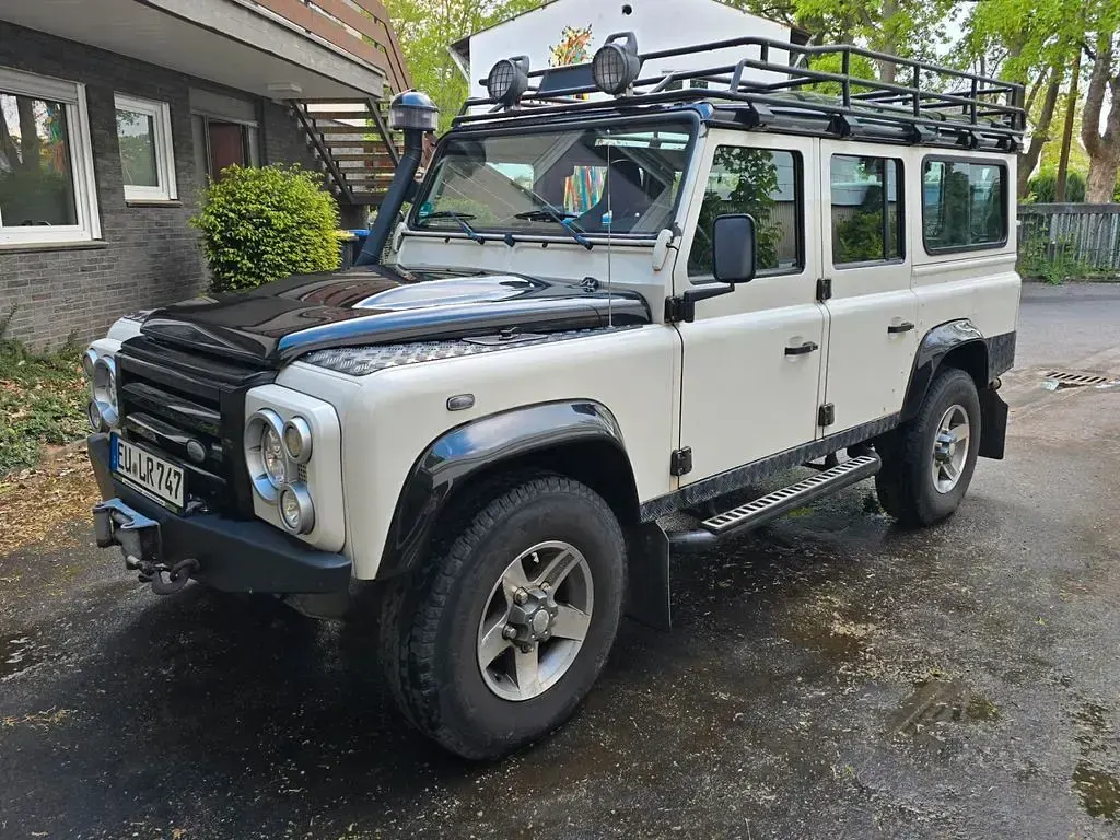 Gebraucht Land Rover Defender 122 PS (89 kW) 2009 Weiß Kombi