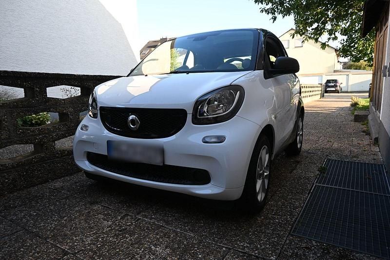 Weiß Gebraucht 2019 Smart ForTwo Electric Drive Coupé | 7.950 € (Fairer Preis) - Bild 1/4