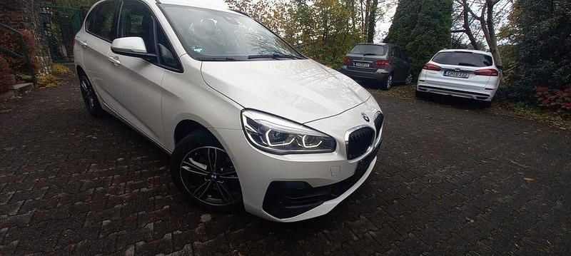Weiß Gebraucht 2020 BMW 220 Active Tourer Advantage Van / Kleinbus | 21.450 € (Fairer Preis) - Bild 1/4