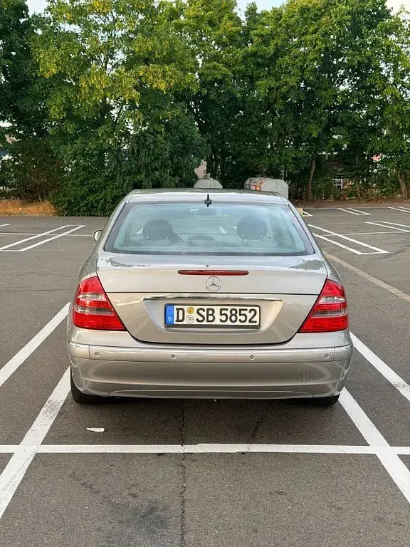 Gebraucht Mercedes E200 Elegance 163 PS (119 kW) 2004 Grau Limousine