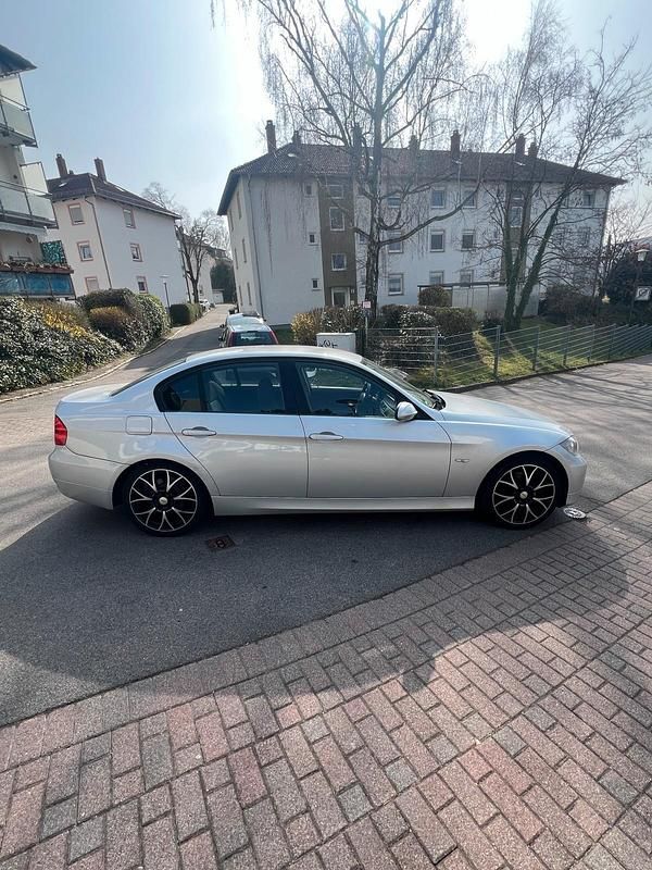 Gebraucht BMW 320 170 PS (125 kW) 2008 Silber Limousine