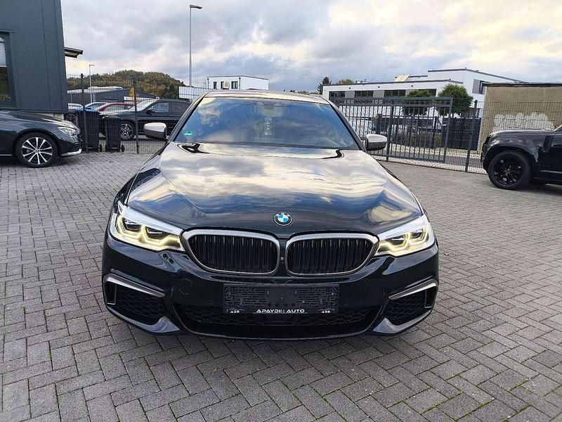 Gebraucht BMW 550 462 PS (339 kW) 2018 Schwarz Limousine