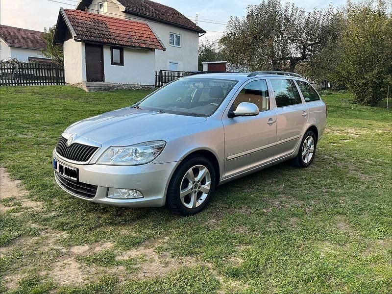 Gebraucht Skoda Octavia 77 PS (56 kW) 2010 Silber Kombi