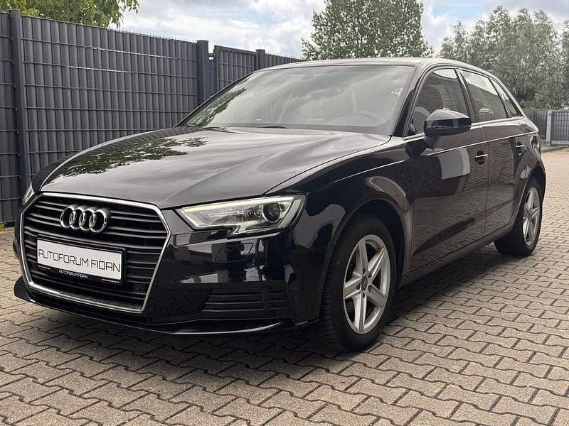 Schwarz Gebraucht 2018 Audi A3 Sportback Basis Limousine | 14.800 € (Fairer Preis) - Bild 1/2