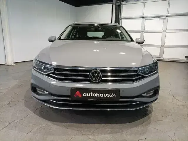 Gebraucht VW Passat Elegance 150 PS (110 kW) 2023 Grau Kombi