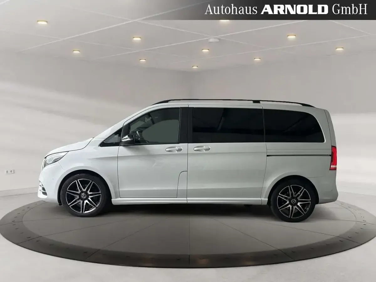 Gebraucht Mercedes V250 AMG line 190 PS (139 kW) 2024 Weiß (bergkristallweiß) Van / Kleinbus