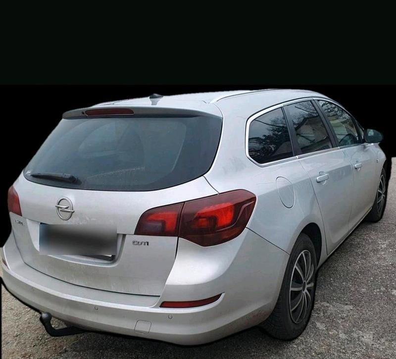 Gebraucht Opel Astra 110 PS (80 kW) 2011 Silber Kombi