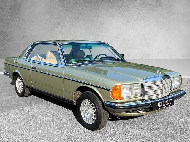 Gebraucht Mercedes 230 136 PS (100 kW) 1981 Silber Coupé