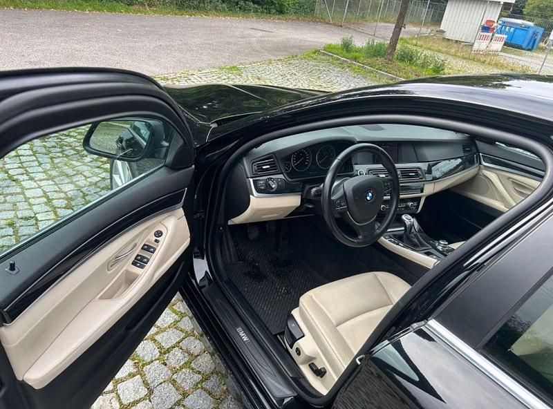 Schwarz Gebraucht 2012 BMW 520 Limousine | 12.500 € (Fairer Preis) - Bild 1/4