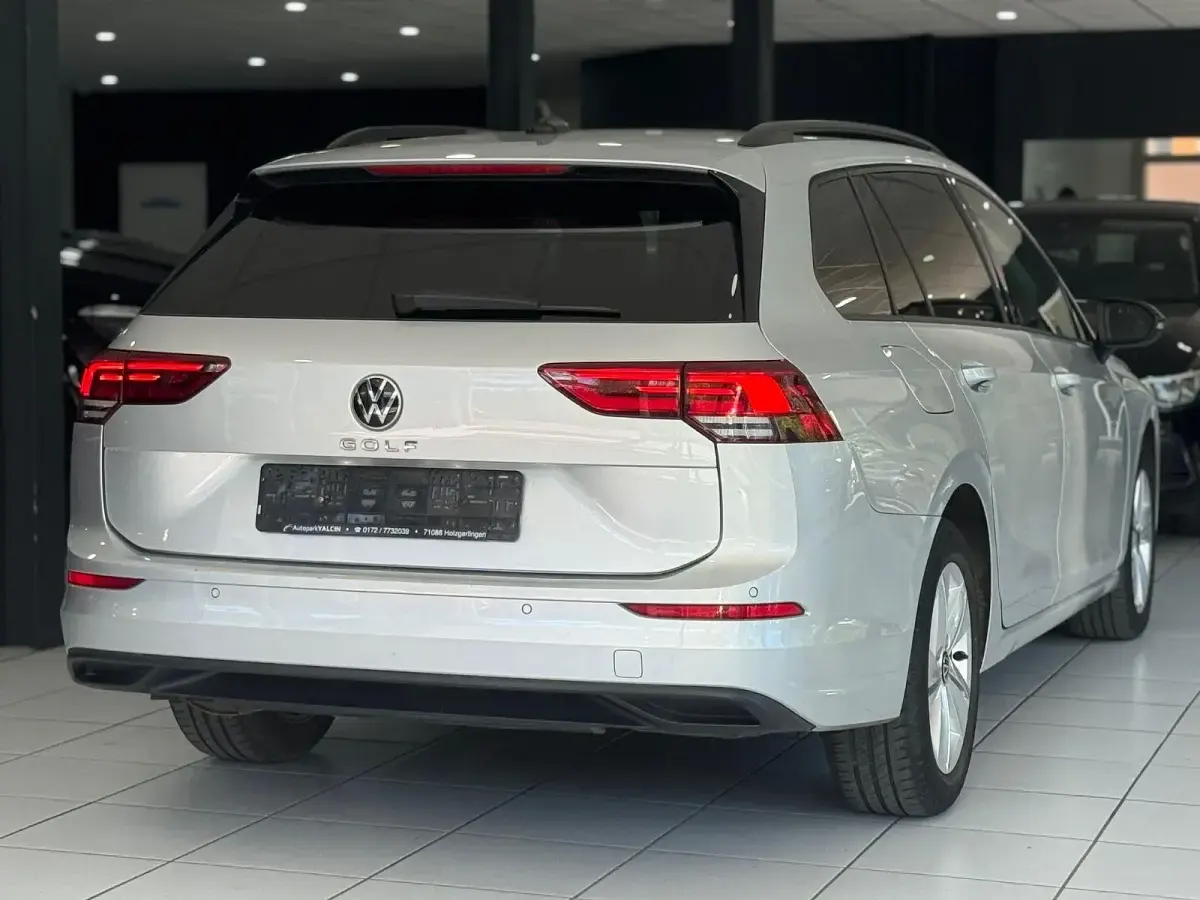 Gebraucht VW Golf VIII 116 PS (85 kW) 2022 Silber Limousine