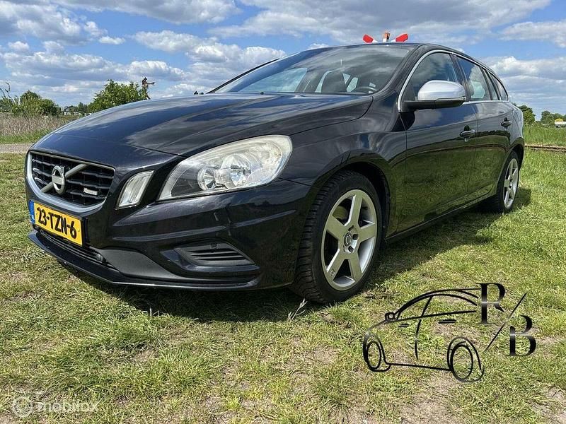 Schwarz Gebraucht 2012 Volvo V60 R-Design Kombi | 2.765 € (Superpreis) - Bild 1/4