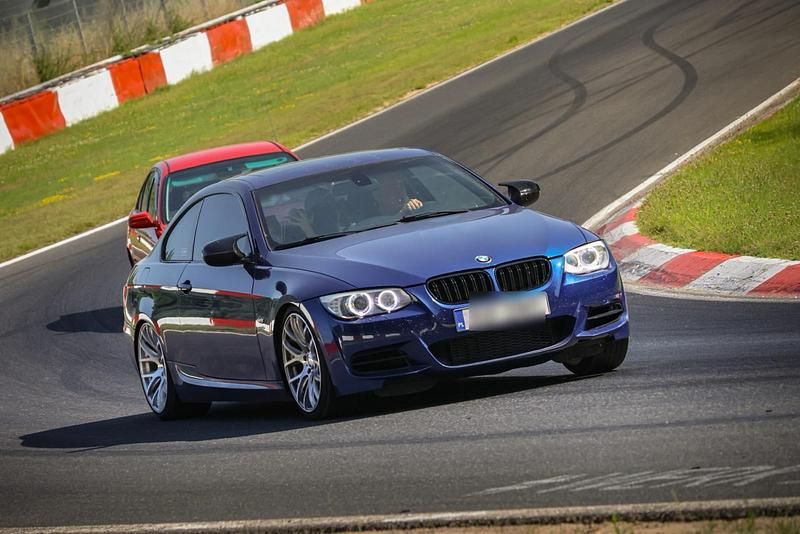 Gebraucht BMW 335 Sport Line 326 PS (239 kW) 2011 Blau Coupé