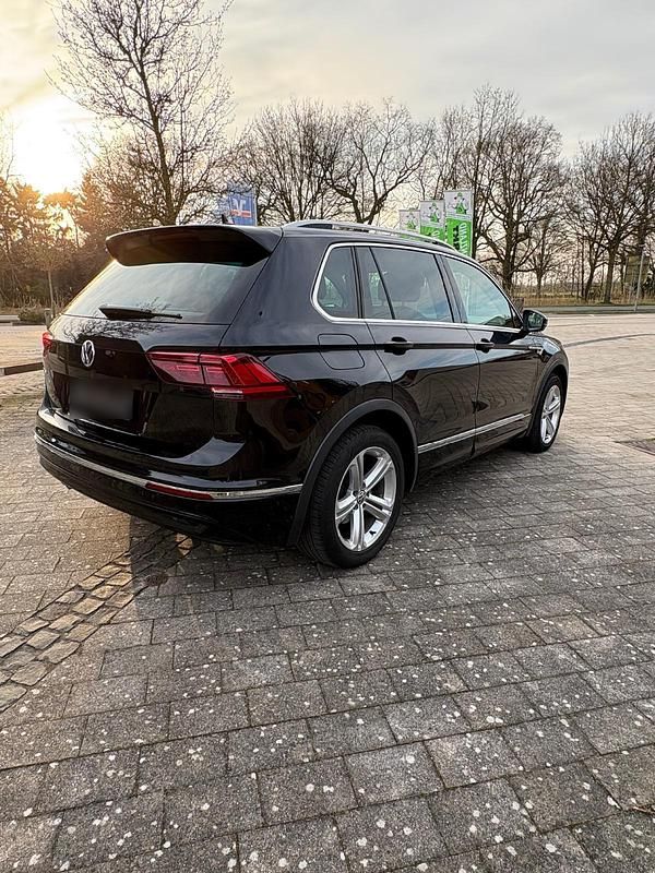 Gebraucht VW Tiguan Highline 150 PS (110 kW) 2020 Schwarz SUV