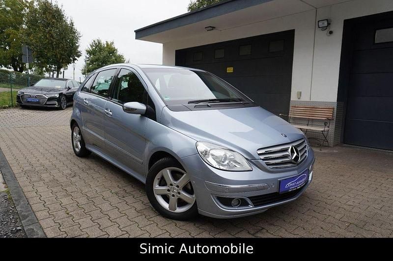 Blau Gebraucht 2006 Mercedes B180 Van / Kleinbus | 3.999 € (Fairer Preis) - Bild 1/4