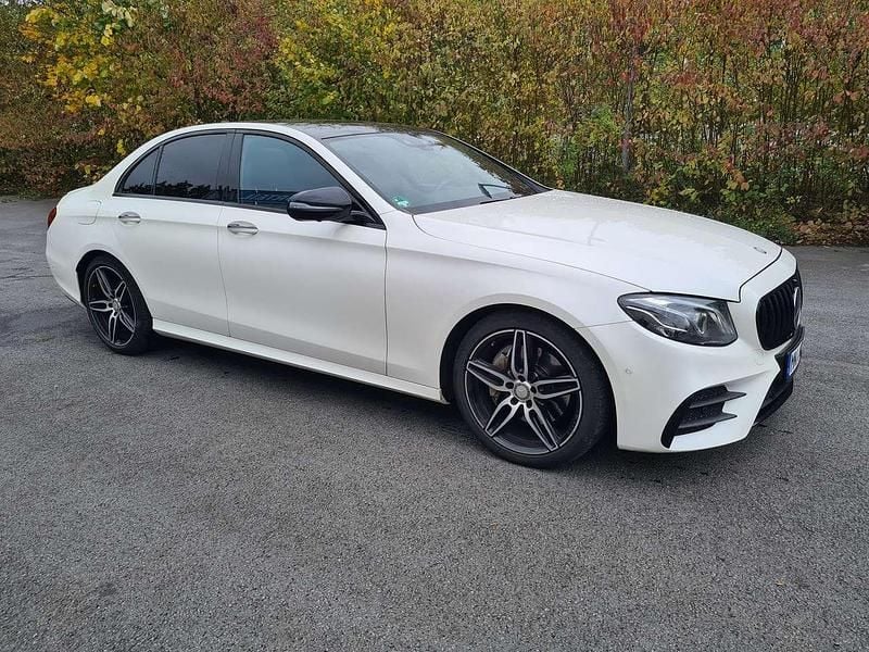 Gebraucht Mercedes E220 AMG 194 PS (142 kW) 2016 Weiß Limousine