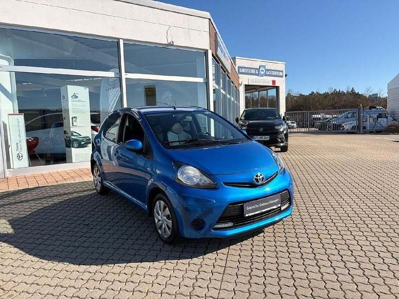 Gebraucht Toyota Aygo Connect Style 68 PS (50 kW) 2012 Blau Kleinwagen