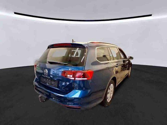 Gebraucht VW Passat Business 150 PS (110 kW) 2023 Aquamarinblau metallic Kombi