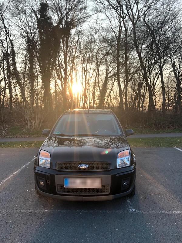 Gebraucht Ford Fusion 80 PS (58 kW) 2009 Schwarz Kleinwagen