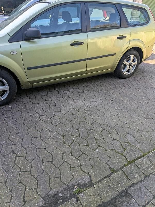 Gebraucht Ford Focus 90 PS (66 kW) 2006 Gelb Kombi