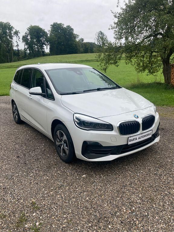 Mineralweiss Gebraucht 2022 BMW 216 Gran Tourer Sport Line Van / Kleinbus | 19.990 € (Fairer Preis) - Bild 1/4