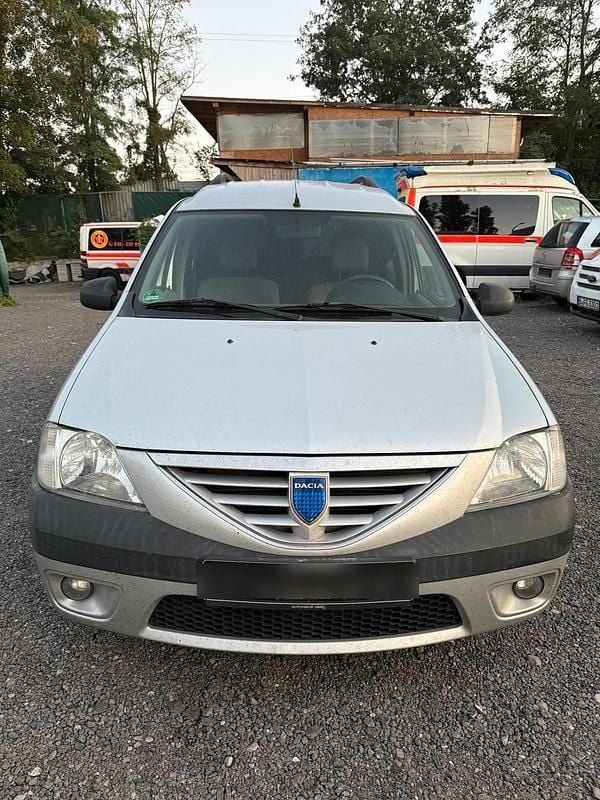 Grau Gebraucht 2008 Dacia Logan Limousine | 1.799 € - Bild 1/4