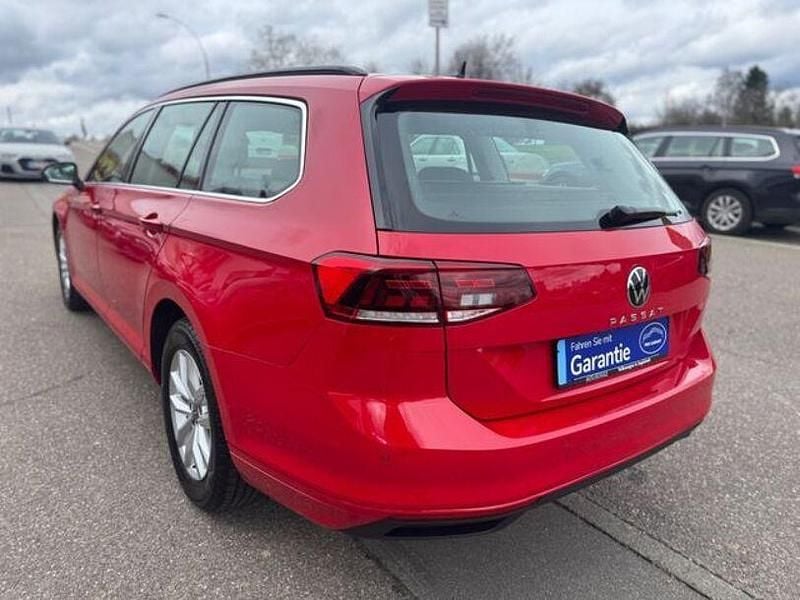 Gebraucht VW Passat 110 PS (80 kW) 2023 Rot Kombi