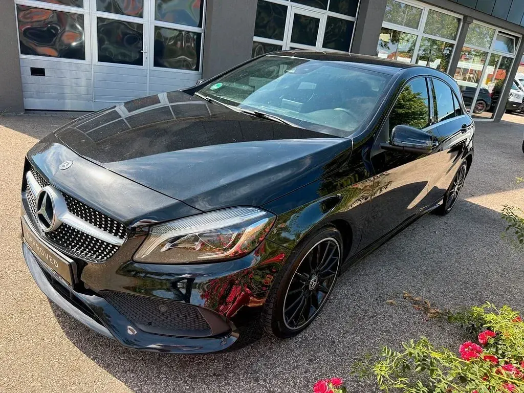 Gebraucht Mercedes A180 122 PS (89 kW) 2017 Schwarz Kleinwagen
