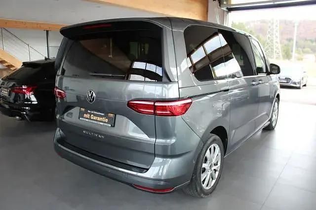 Usata VW Multivan Style 204 CV (150 kW) 2023 Grigio Monovolume