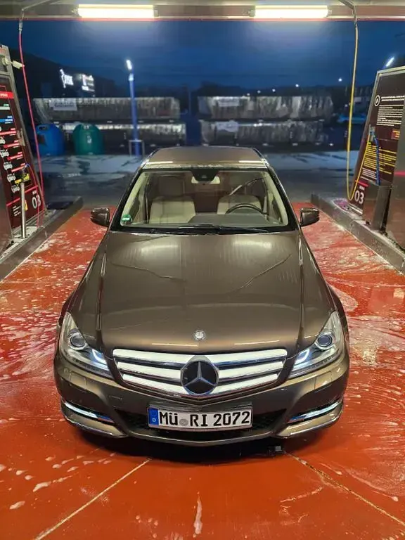 Gebraucht Mercedes C200 Elegance 184 PS (135 kW) 2012 Braun Limousine