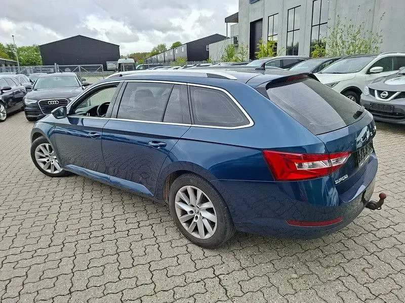 Gebraucht Skoda Superb Style 150 PS (110 kW) 2022 Blau Kombi