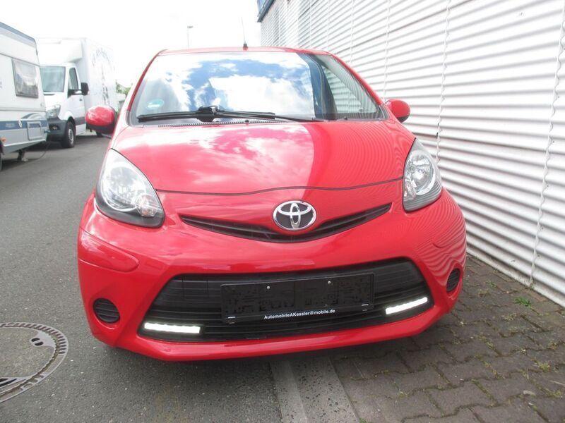 Gebraucht Toyota Aygo Cool 68 PS (50 kW) 2013 Rot Kleinwagen