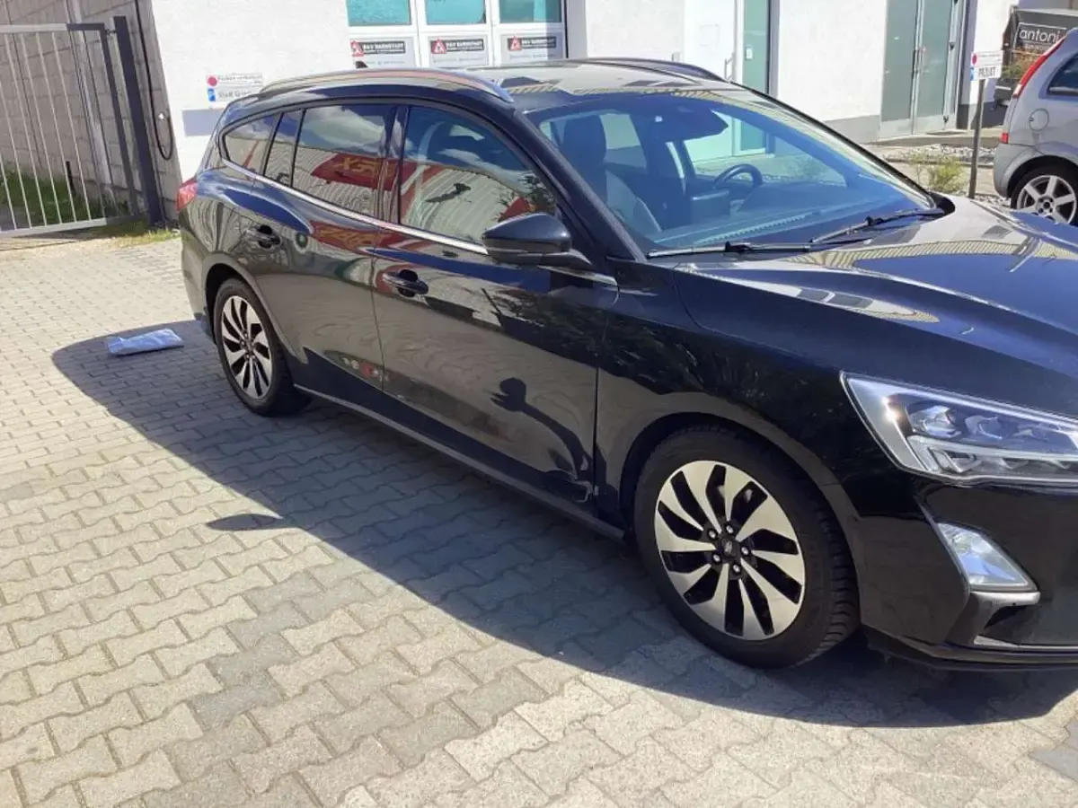 Gebraucht Ford Focus Cool & Connect 120 PS (88 kW) 2019 Schwarz Kombi