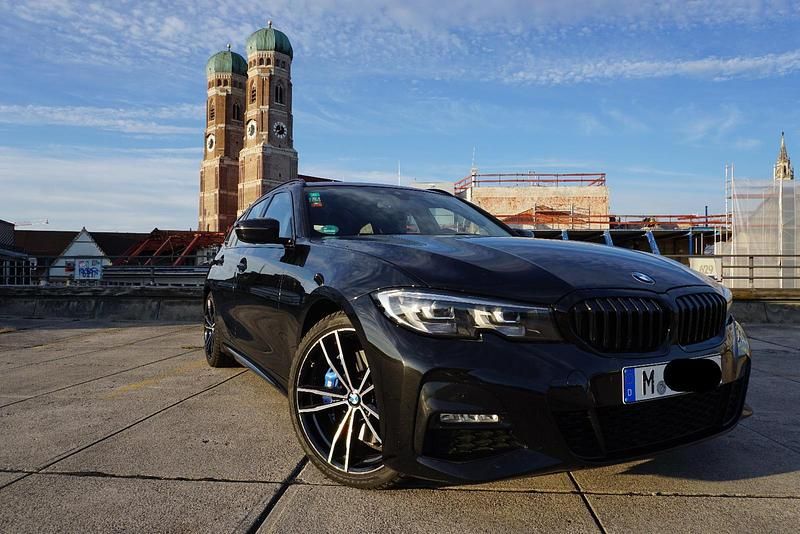 Schwarz Gebraucht 2021 BMW 330 M Sport Kombi | 29.950 € (Guter Preis) - Bild 1/4