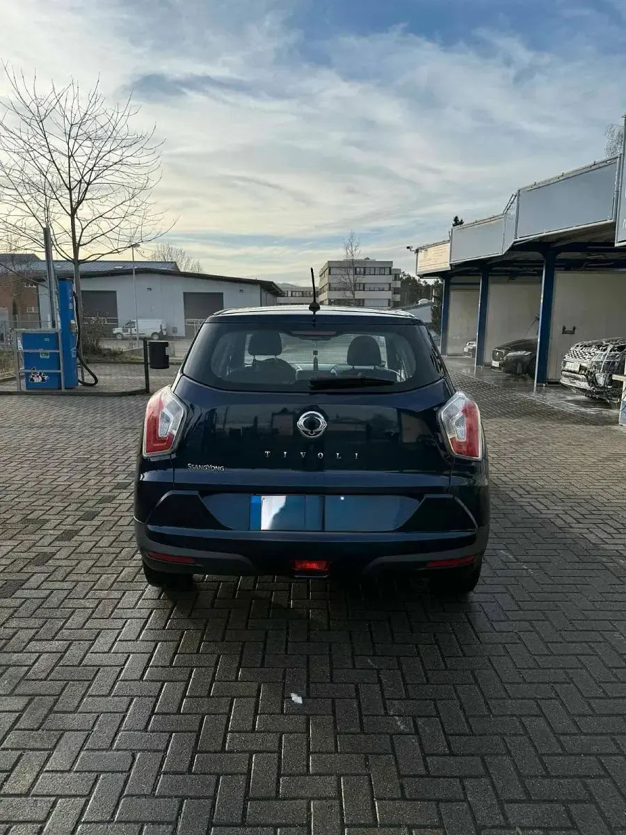Gebraucht SsangYong Tivoli 130 PS (95 kW) 2015 Blau SUV