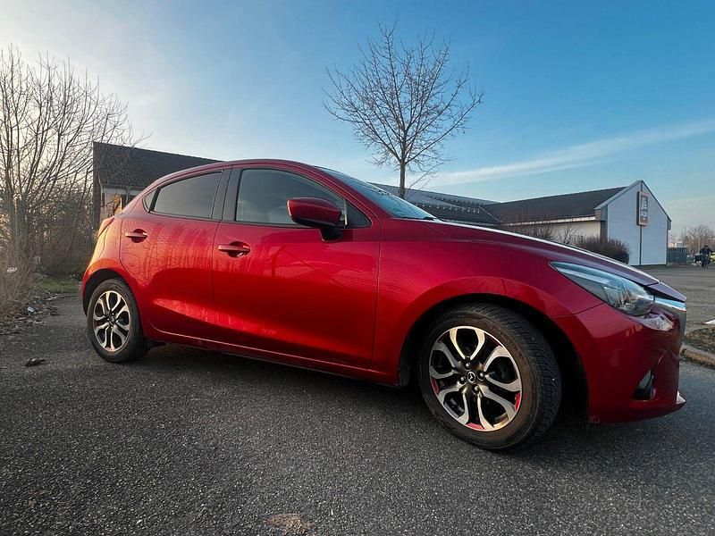 Gebraucht Mazda 2 Edition 90 PS (66 kW) 2015 Rot Kleinwagen
