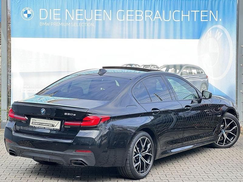 Gebraucht BMW 530e iPerformance 292 PS (214 kW) 2022 Saphirschwarz Limousine