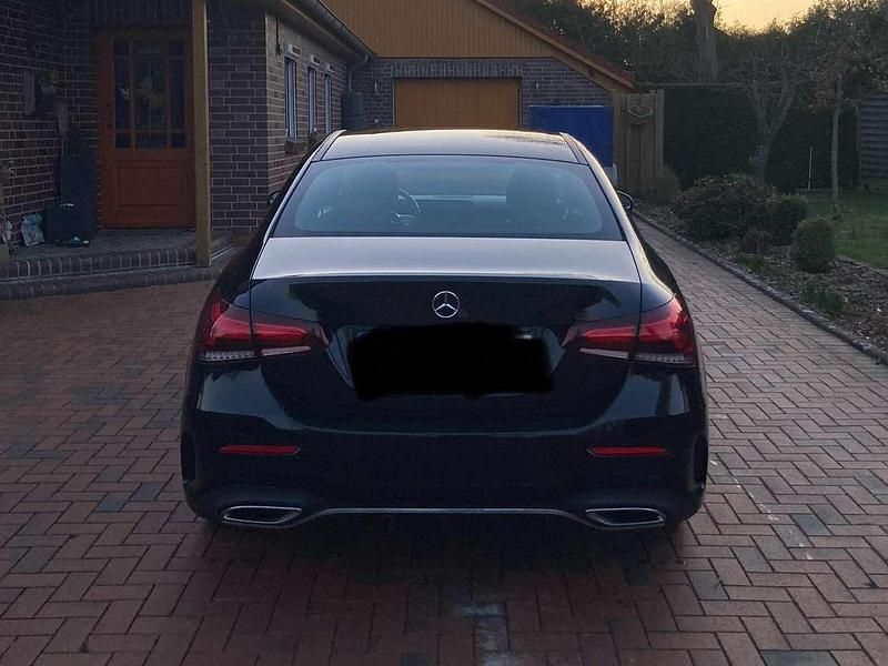 Gebraucht Mercedes A200 AMG line 163 PS (119 kW) 2021 Schwarz Limousine