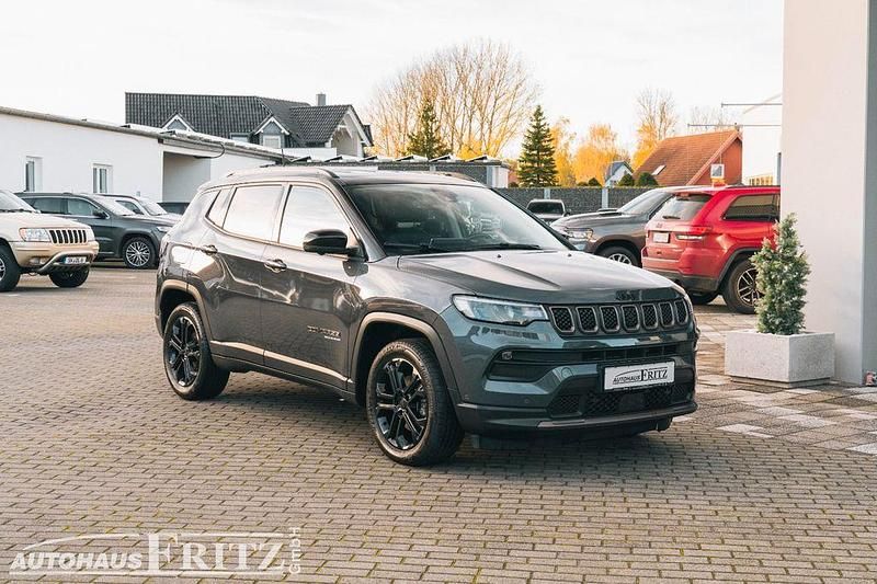Grau Gebraucht 2022 Jeep Compass SUV | 22.390 € (Guter Preis) - Bild 1/4