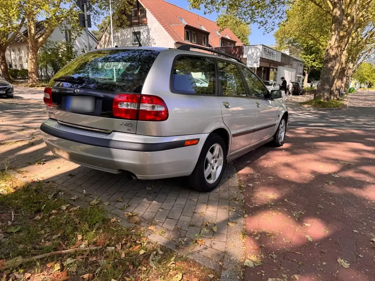 Gebraucht Volvo V40 122 PS (89 kW) 2002 Silber Kombi