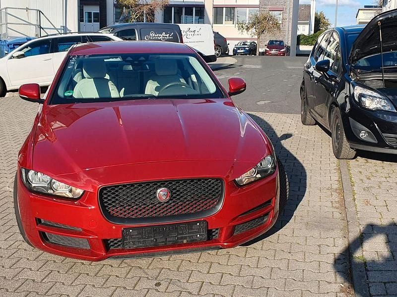 Gebraucht Jaguar XF Prestige 163 PS (119 kW) 2015 Rot Limousine
