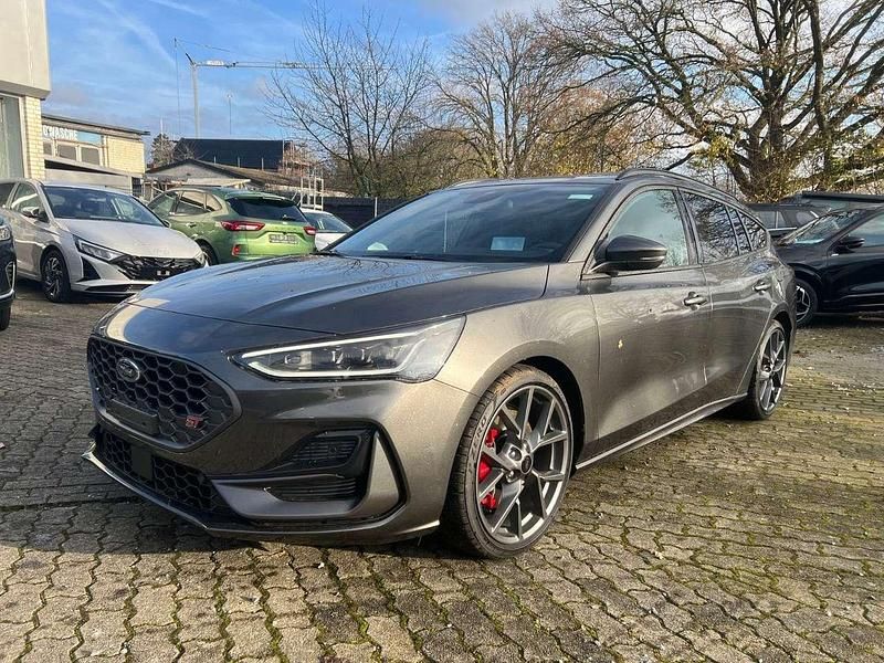 Neu Ford Focus ST 280 PS (205 kW) 2025 Magnetic grau meatallic Kombi