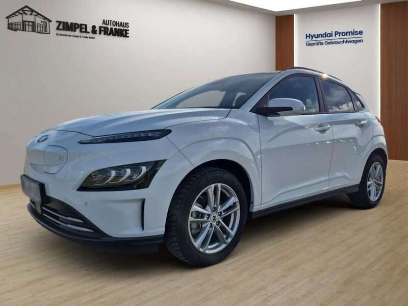Serenity white (metallic) Gebraucht 2023 Hyundai Kona SUV | 25.990 € (Fairer Preis) - Bild 1/4