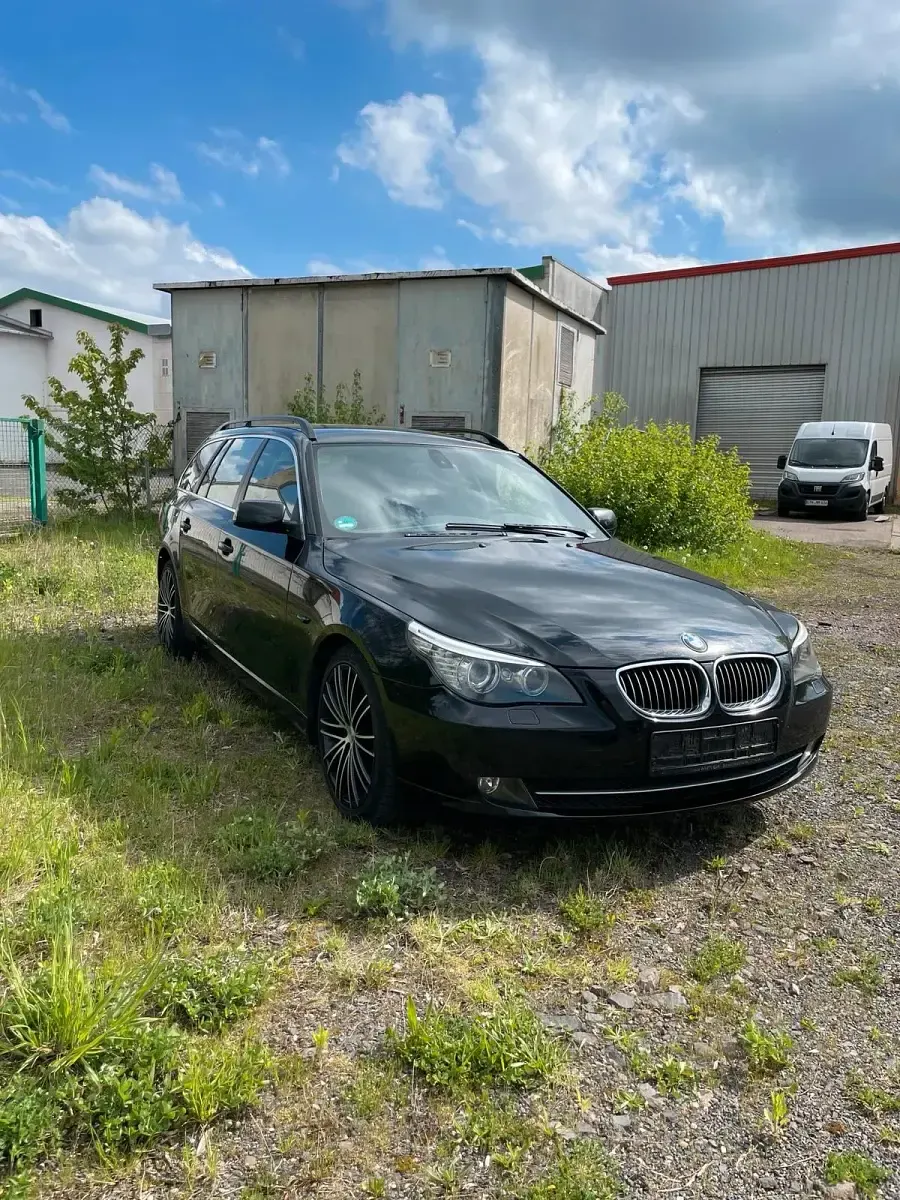 Gebraucht BMW 525 177 PS (130 kW) 2007 Schwarz Kombi