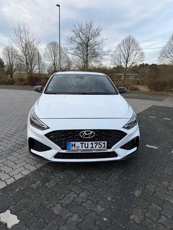 Weiß Gebraucht 2021 Hyundai i30 N Line Kleinwagen | 18.699 € (Fairer Preis) - Bild 1/4