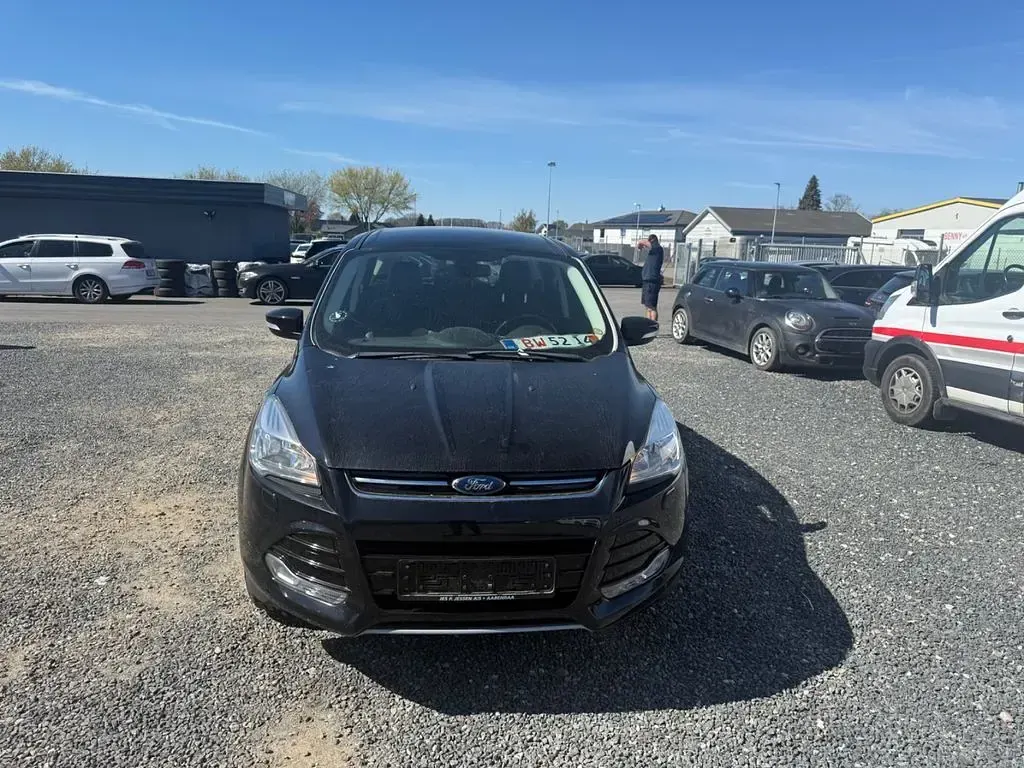 Usado Ford Kuga Titanium 150 HP (110 kW) 2015 Preto SUV