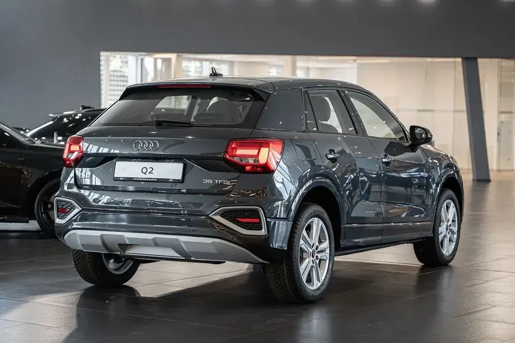 Neu Audi Q2 Advanced Plus 150 PS (110 kW) 2026 Grau SUV