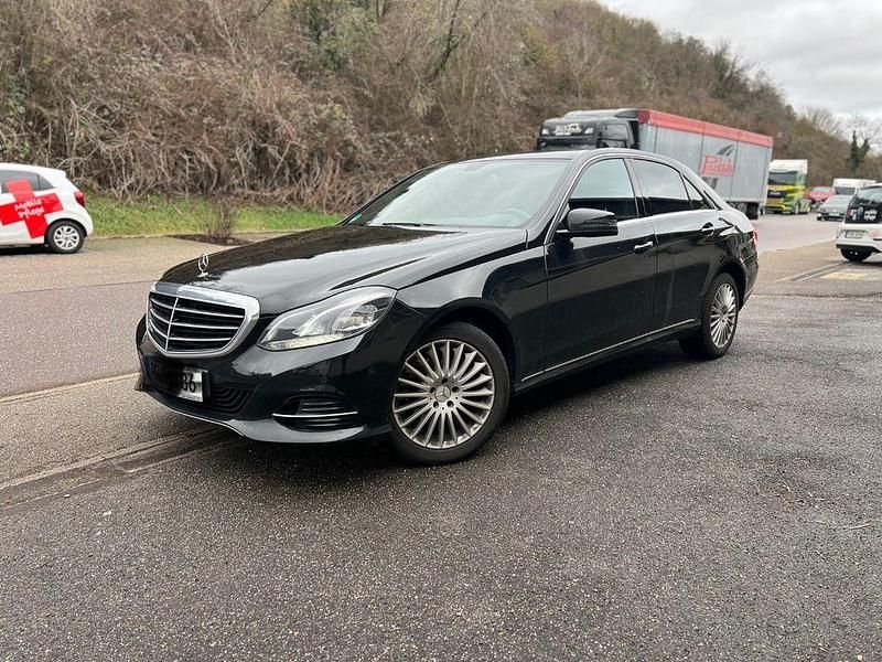 Gebraucht Mercedes E200 184 PS (135 kW) 2015 Schwarz Limousine